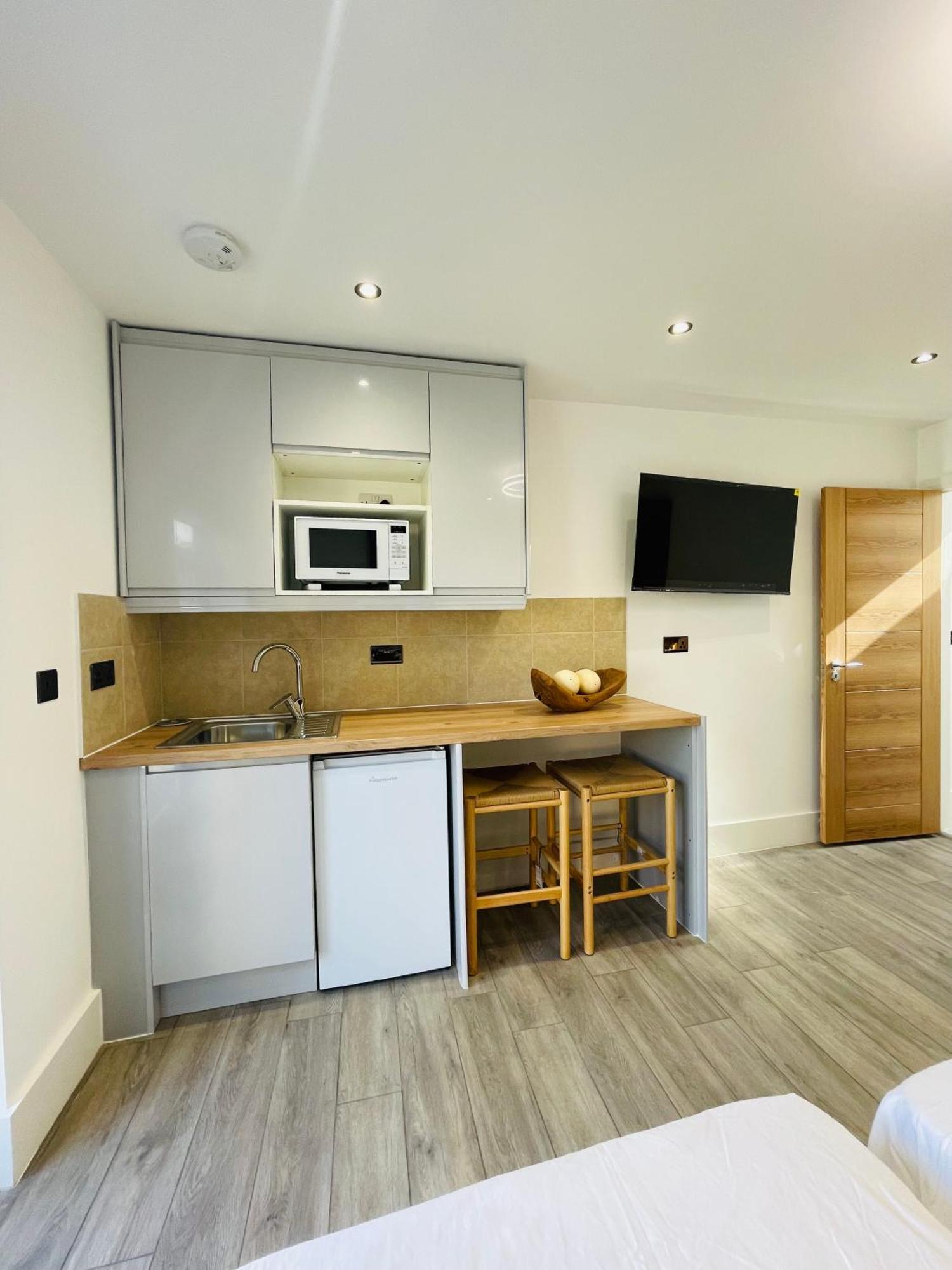 Tudor Close Nw9 8su Alloggio in famiglia